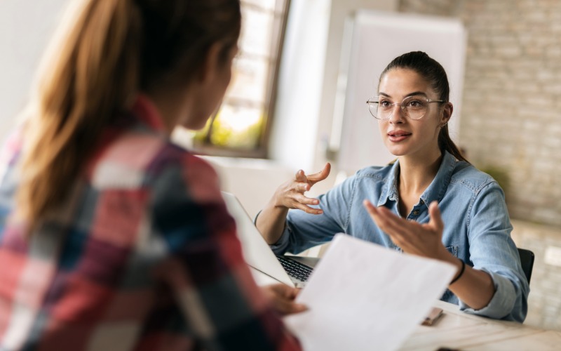 a woman gives free small business guidance to a business owner